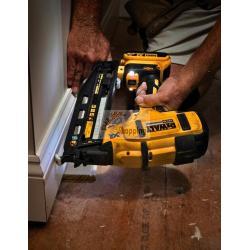 Chiodatrice DeWALT DCN660N (Solo corpo)