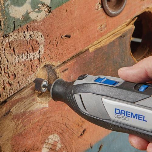 DREMEL 8250 2.0 AH 12V 65 PZ. MOD. F0138250JF EAN 4053423319743
