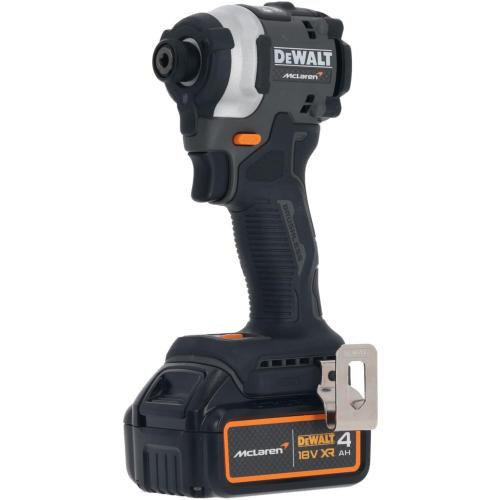 Avvitatore a impulsi a batteria DeWalt DCF85MP2T-QW da 1/4", 205 Nm, 3250 giri/min, 3800 colpi/min, 2 batterie da 5 Ah agli ioni di litio da 18 V con custodia.    
