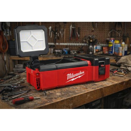 Lampada cordless Milwaukee M12POAL-0 da 1400 lumen, 12 V, agli ioni di litio.    