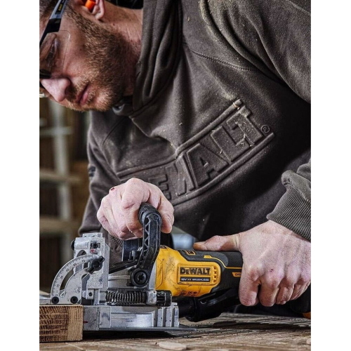 DeWalt DCW682NT-XJ fresa a biscotto cordless 102 mm 9000 giri/min 18V Li?Ion
