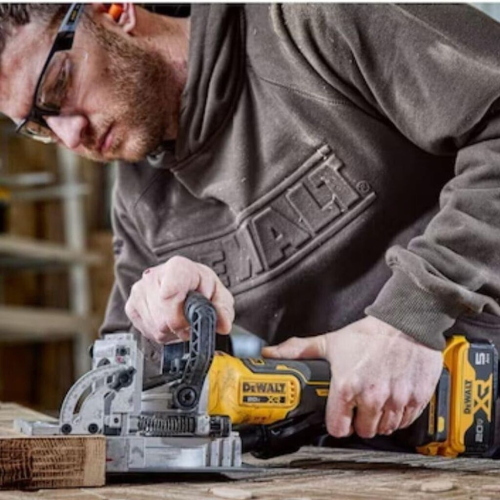 DeWalt DCW682NT-XJ fresa a biscotto cordless 102 mm 9000 giri/min 18V Li?Ion