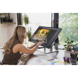 Alogic Clarity Pro Touch 27 pollici UHD 4K monitor touch con supporto pieghevole Fold Stand per interazione diretta.