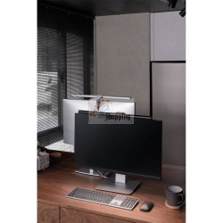 BenQ Screenbar Pro è una lampada da monitor in argento dal design compatto, ideale per illuminare la scrivania senza ingombro.