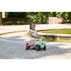 BIG Bobby Car Classic Green Sea è il veicolo a spinta per bambini dal design iconico firmato BIG, ora nella vivace colorazione verde mare.