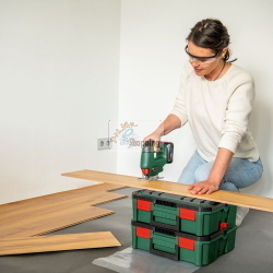 Bosch EasySaw 18V-70 è un seghetto alternativo a batteria cordless della linea EasySaw, progettato per tagli pratici e maneggevoli con sistema Bosch da 18V.