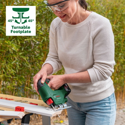 Bosch EasySaw 18V-70 è un seghetto alternativo a batteria cordless della linea EasySaw, progettato per tagli pratici e maneggevoli con sistema Bosch da 18V.