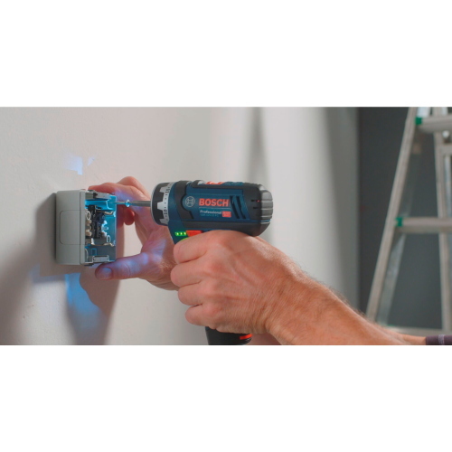 Bosch GSR 12V-15 FC è un trapano avvitatore a batteria da 12 volt con sistema FlexiClick per cambio rapido della testa di lavoro.