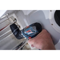 Bosch GSR 12V-15 FC è un trapano avvitatore a batteria da 12 volt con sistema FlexiClick per cambio rapido della testa di lavoro.