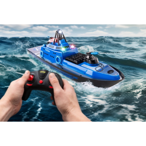 Carson Polizeiboot 2,4G 100% RTR è un battello radiocomandato della polizia pronto all'uso con tecnologia a 2,4 GHz per un controllo stabile e senza interferenze.