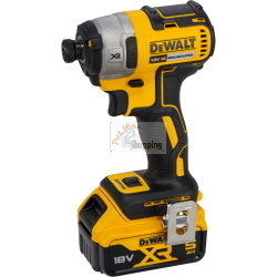 DeWalt DCK266P2T-QW è un set di utensili a batteria progettato per offrire potenza e versatilità nei lavori di fai da te e professionali.