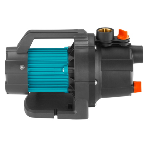 Gardena Gartenpumpe 3000 / 4 BASIC, pompa da giardino della linea BASIC ideale per l'irrigazione e l'approvvigionamento idrico domestico.