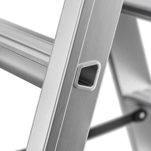 La scala Hailo Master D100 2 x 4 Stufen-Leiter è una scala doppia in alluminio con 8 gradini antiscivolo, versatile come scala autoportante o due scale singole.