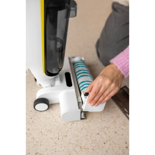 Kärcher FCV 4 Dry Pet&Home è un aspirapolvere a secco senza fili per superfici dure e tappeti, ideale per rimuovere peli di animali domestici.