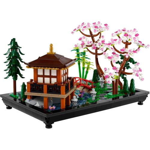 LEGO Icons 10315 Garten der Stille è un set da costruzione per adulti della linea LEGO Icons, ispirato a un giardino zen per un’esperienza di relax.