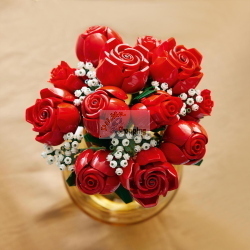 LEGO Icons 10328 Rosenstrauß è un set da costruzione per adulti con un bouquet di rose in mattoncini.