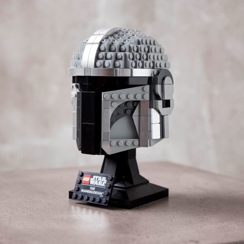 LEGO Star Wars 75328 Mandalorianer Helm è un set per costruire l'elmo Mandaloriano, ideale per i fan di Star Wars.