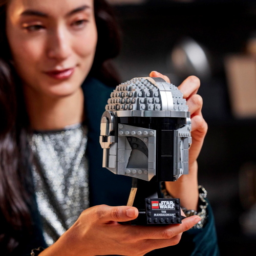 LEGO Star Wars 75328 Mandalorianer Helm è un set per costruire l'elmo Mandaloriano, ideale per i fan di Star Wars.