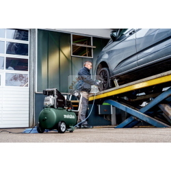 Metabo Basic 300-50 Kompressor è un compressore d'aria per applicazioni base, ideale per lavori leggeri.