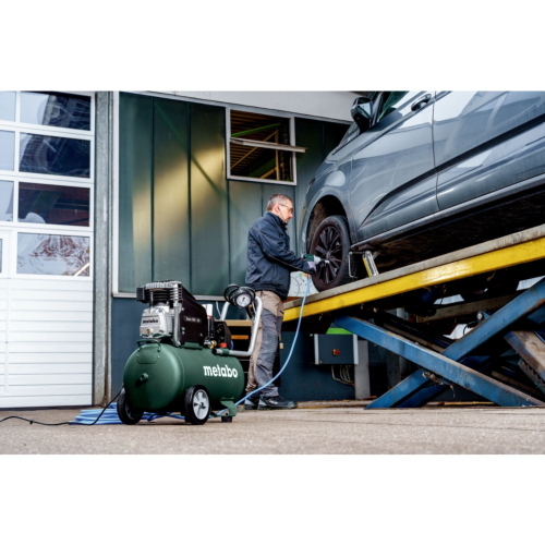 Metabo Basic 300-50 Kompressor è un compressore d'aria per applicazioni base, ideale per lavori leggeri.