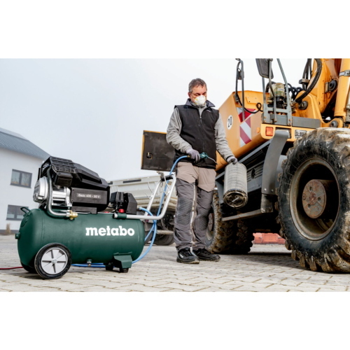 Il Metabo Basic 400-50 V Kompressor è un compressore d’aria con serbatoio da 50 litri e potenza di 400 watt per applicazioni di base.
