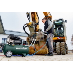 Il Metabo Basic 400-50 V Kompressor è un compressore d’aria con serbatoio da 50 litri e potenza di 400 watt per applicazioni di base.