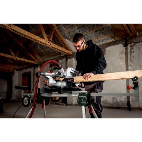 Metabo Set KGS 216 M + KSU 251, troncatrice professionale con supporto per tagli precisi e stabilità in cantiere.