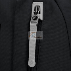 Pacsafe GO 25L zaino nero jet con capacità di 25 litri, ideale per viaggi e uso quotidiano.