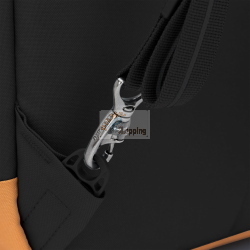 Pacsafe GO 25L zaino nero jet con capacità di 25 litri, ideale per viaggi e uso quotidiano.