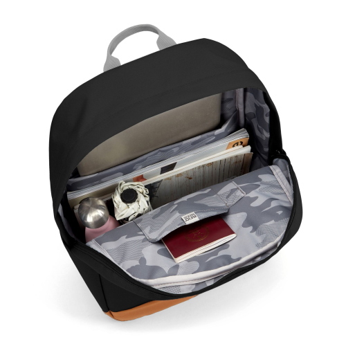 Pacsafe GO 25L zaino nero jet con capacità di 25 litri, ideale per viaggi e uso quotidiano.