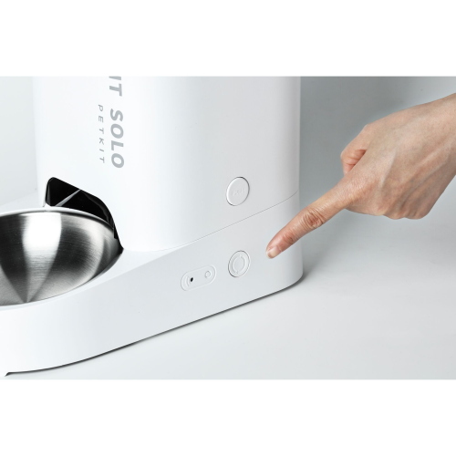 PETKIT Fresh Element SOLO New-White (P570a) è una ciotola automatica per animali domestici di colore bianco, ideale per l’alimentazione programmata di cani e gatti.