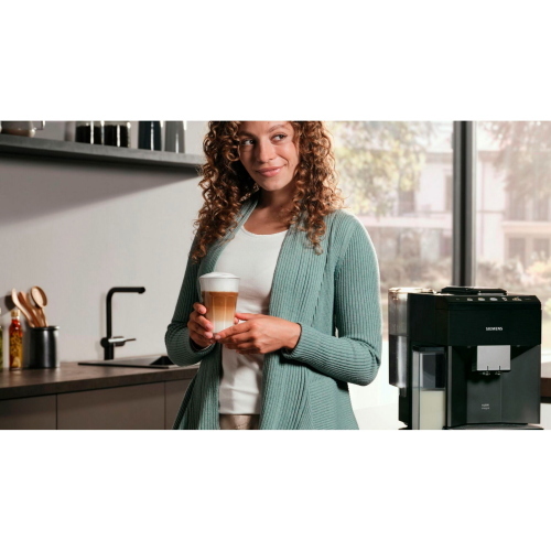 Siemens TQ 515D09 EQ.500 macchina da caffè automatica serie EQ.500 con elegante finitura Piano black.