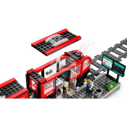 LEGO City 60423 set tram con fermata, dettagliato, gioco di ruolo