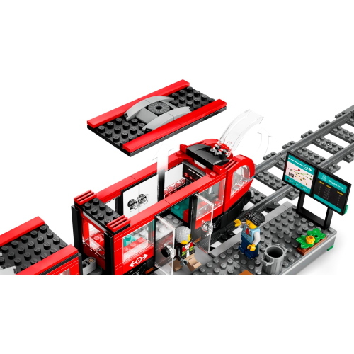 LEGO City 60423 set tram con fermata, dettagliato, gioco di ruolo