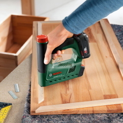 Bosch UNIVERSALTACKER 18V-14 graffatrice a batteria