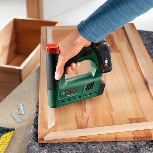 Bosch UNIVERSALTACKER 18V-14 graffatrice a batteria