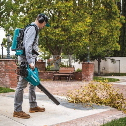 Makita 191A59-5 zaino batteria 18V Li-Ion solo corpo con 2 adattatori