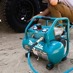 Makita AC001GZ Compressore XGT 40V Max 9,3 bar solo corpo macchina