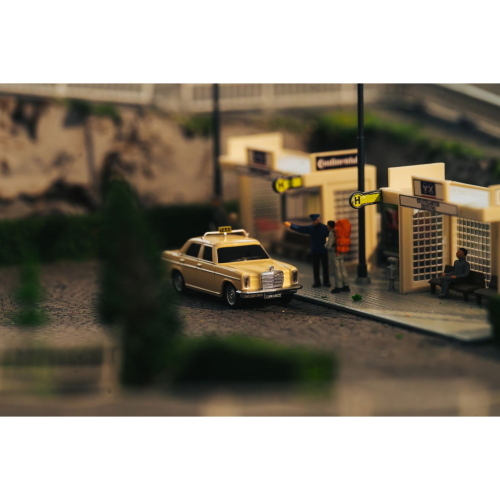 CARSON 1:87 M-B 200/8 TAXI 2,4G 100% RTR MOD. 500504171 EAN 4005299017742