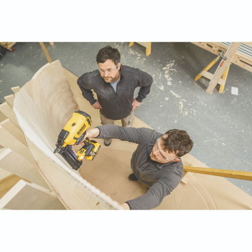 DeWalt DCN210SD2-QW chiodatrice 18 V brushless 18GA con 2 batterie 2 Ah