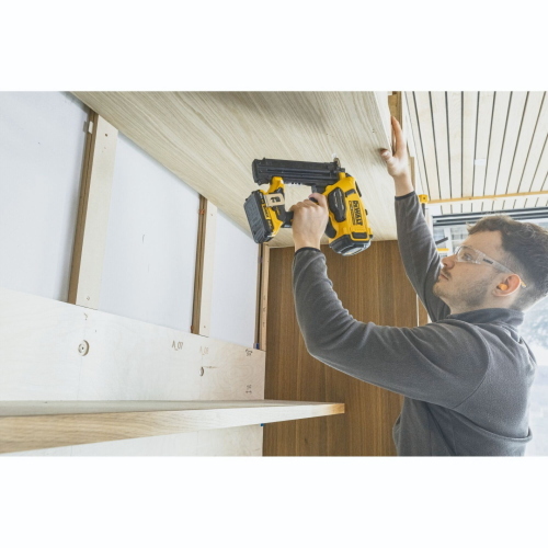 DeWalt DCN210SD2-QW chiodatrice 18 V brushless 18GA con 2 batterie 2 Ah