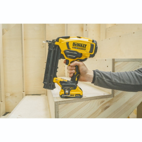 DeWalt DCN210SD2-QW chiodatrice 18 V brushless 18GA con 2 batterie 2 Ah