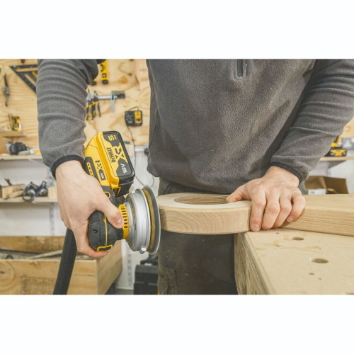 DeWalt DCW211P2-QW levigatrice roto-orbitale 125 mm XR 18 V con 2 batterie da 5 Ah