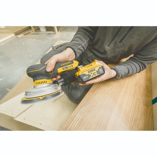 DeWalt DCW230P2-QW levigatrice roto-orbitale 150 mm XR 18 V con 2 batterie da 5 Ah