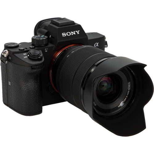 Sony Alpha 7 III bundle ILCE-7M3B + SEL28702 con obiettivo FE 28-70 mm F3.5-5.6 OSS II